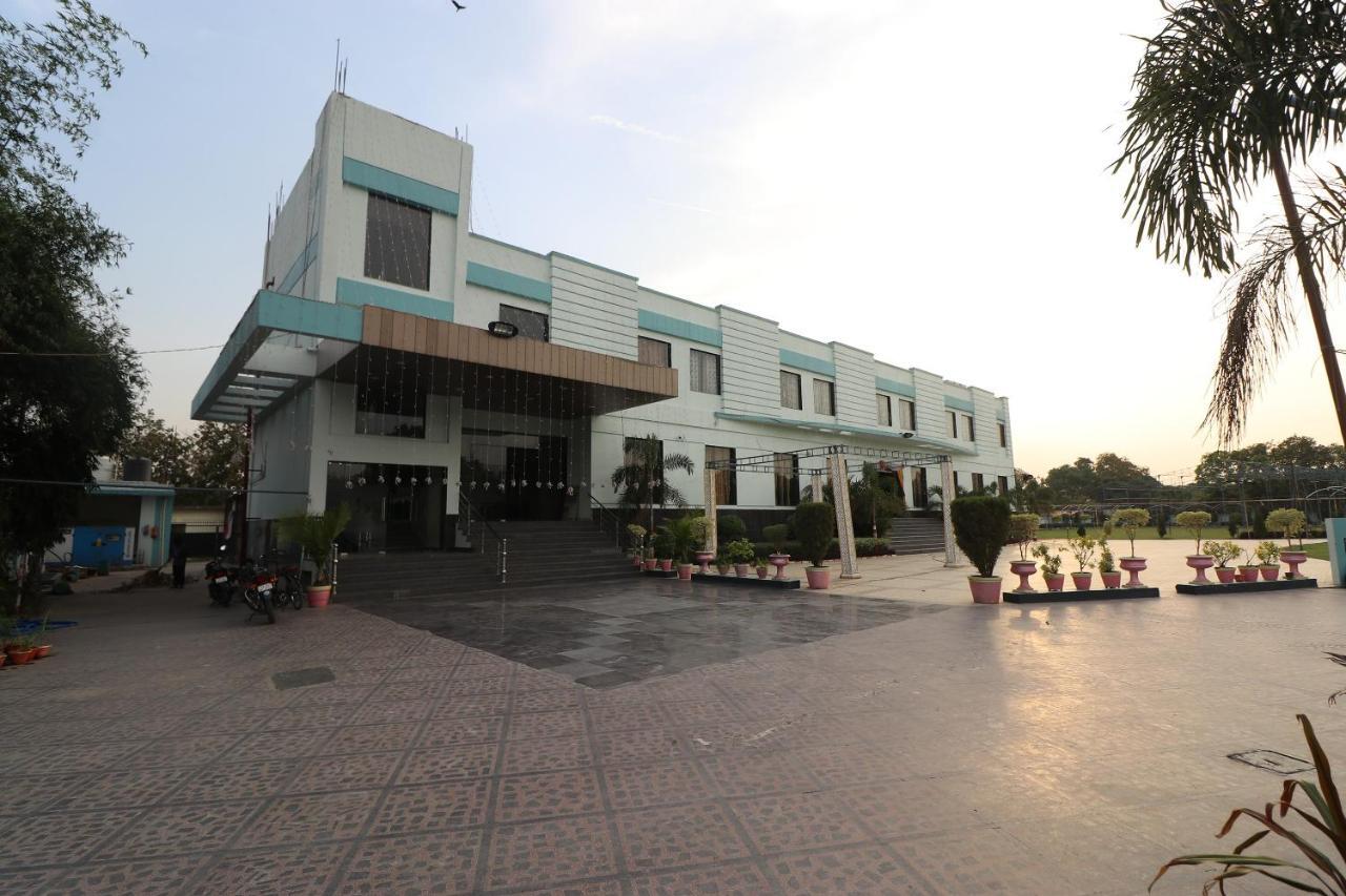 Oyo 33387 Laxmi Lawn And Resort Suite Lucknow Exterior foto