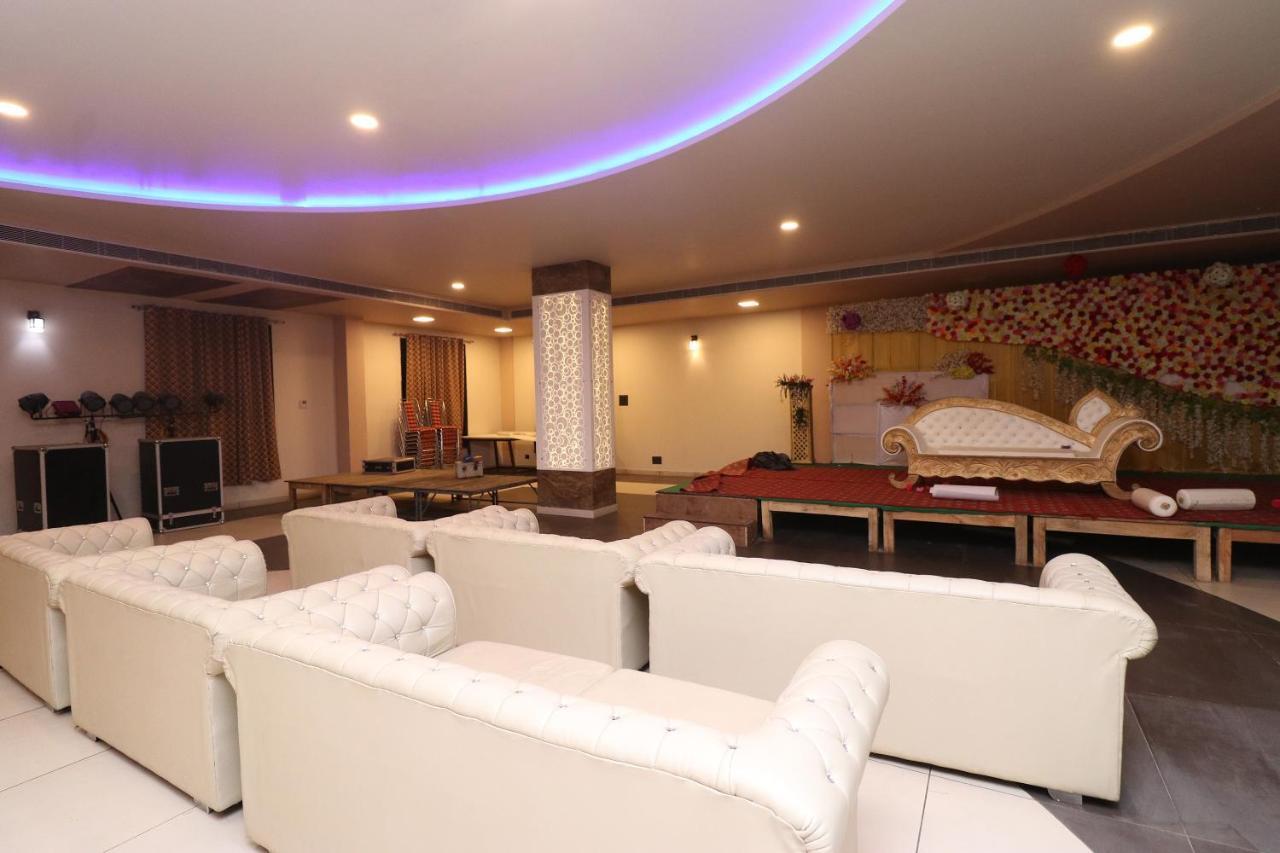 Oyo 33387 Laxmi Lawn And Resort Suite Lucknow Exterior foto